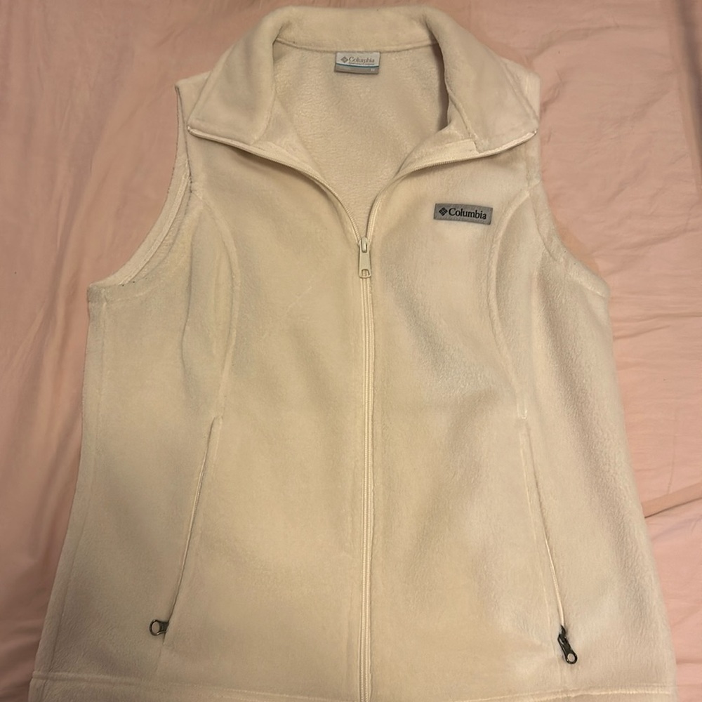 Columbia Vest worn once in great condition.